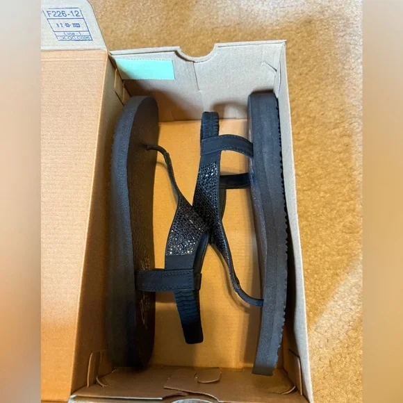 Skechers Vegan Black Sandals - Picture 4 of 9